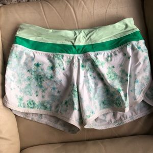 Lululemon shorts size 6